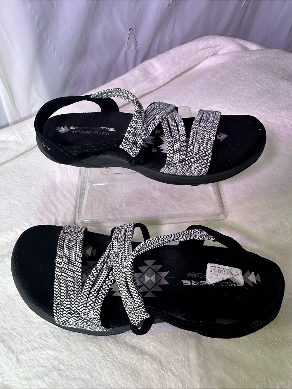 Skechers Women’s Black Sandal with Patterned White Straps - Picture 2 of 8